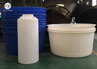 Cor azul em volta dos tanques de armazenamento plásticos da água de 250 galões para o armazenamento líquido da alimentação